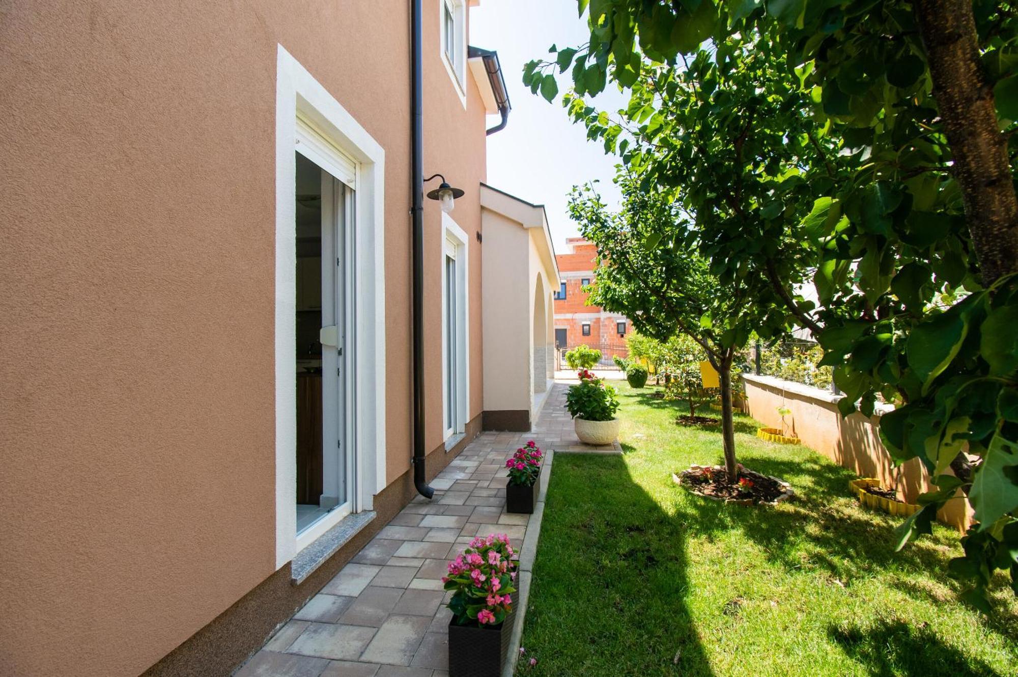 Apartment Ninic Srima Exteriör bild