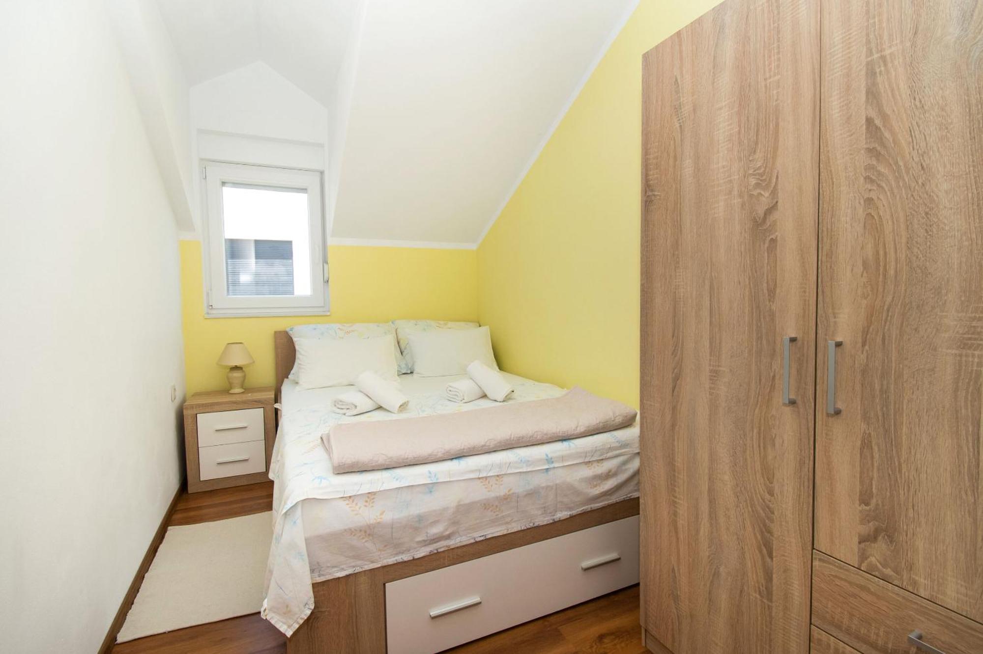 Apartment Ninic Srima Exteriör bild
