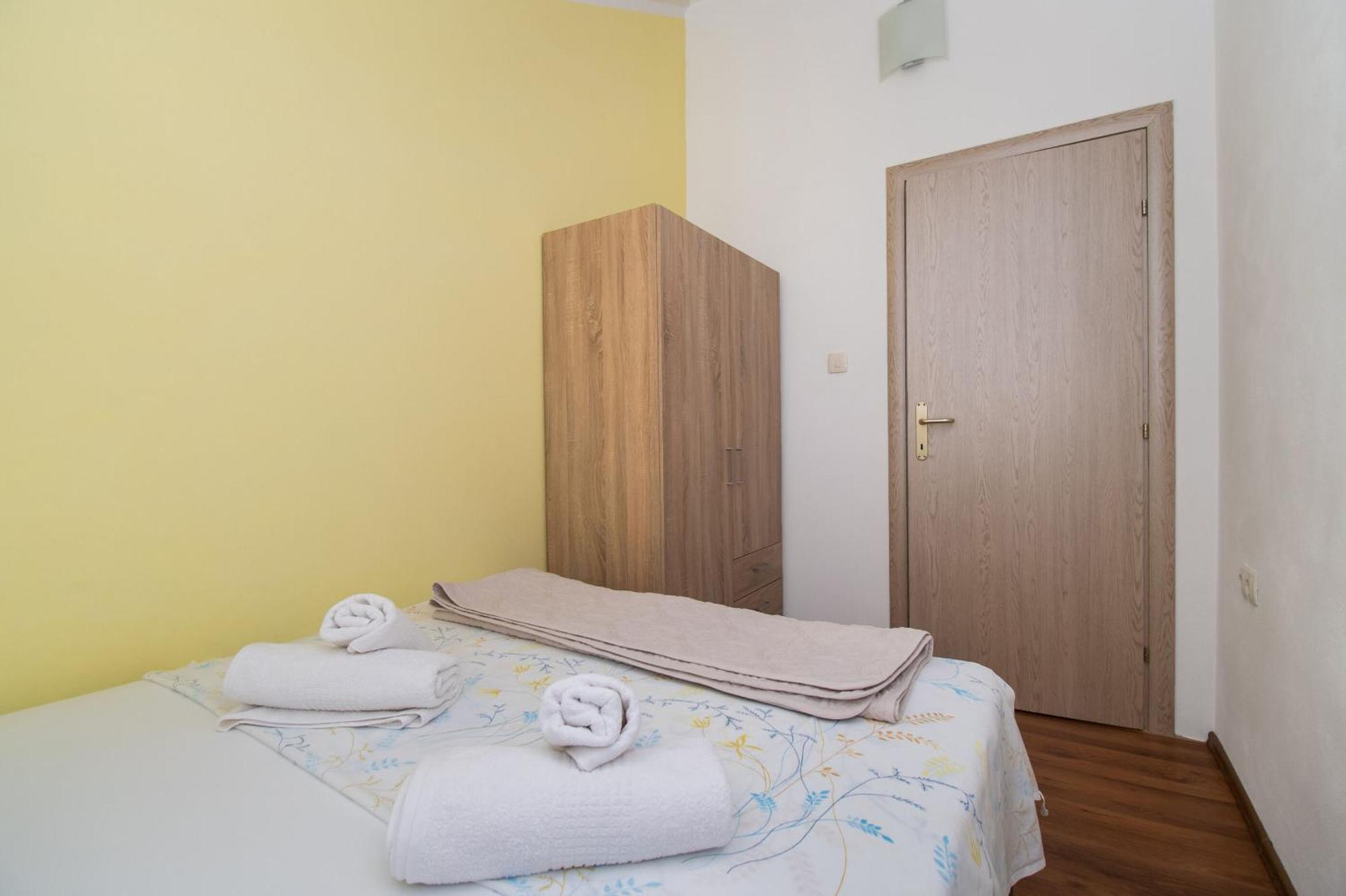 Apartment Ninic Srima Exteriör bild