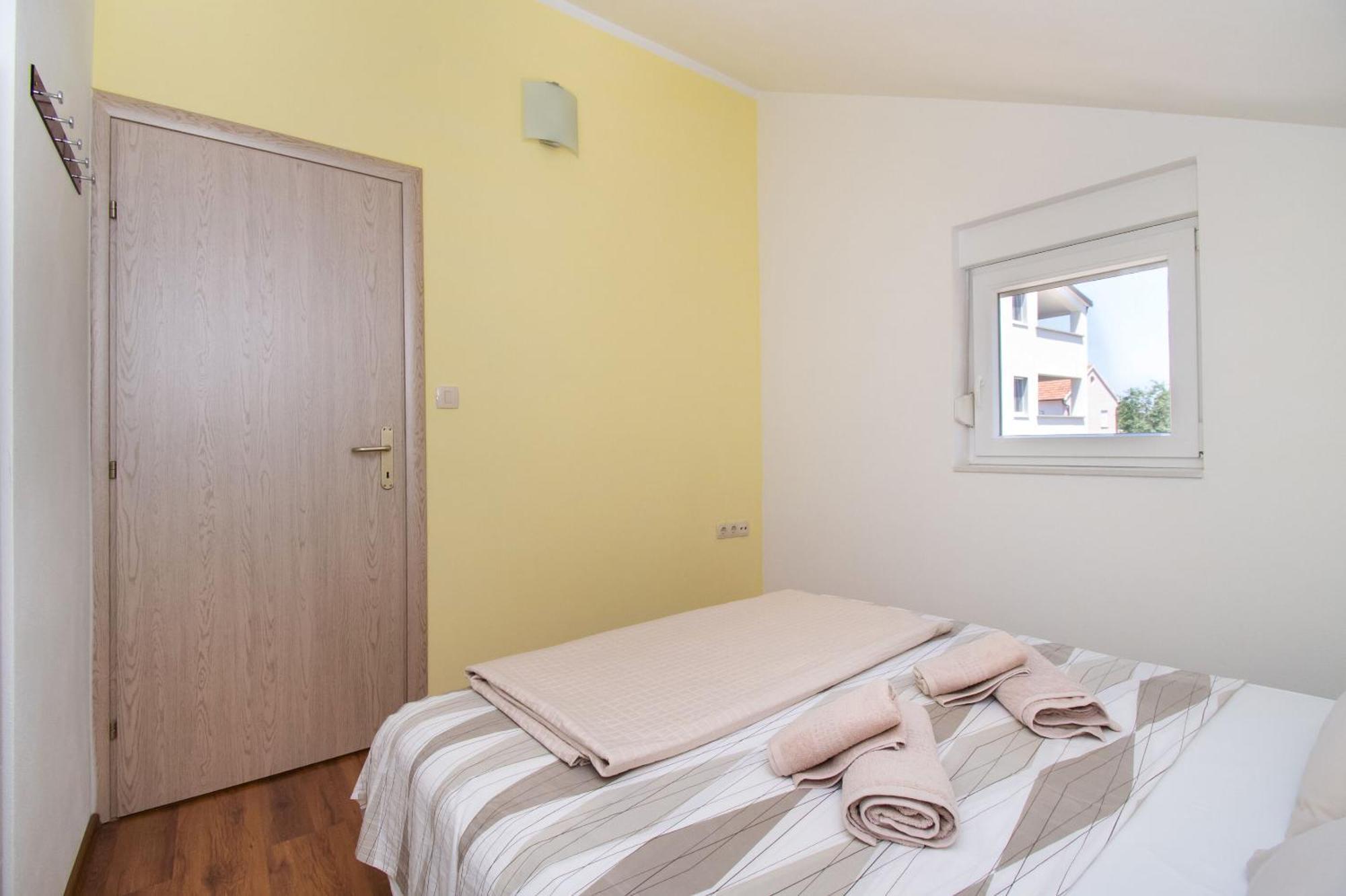 Apartment Ninic Srima Exteriör bild