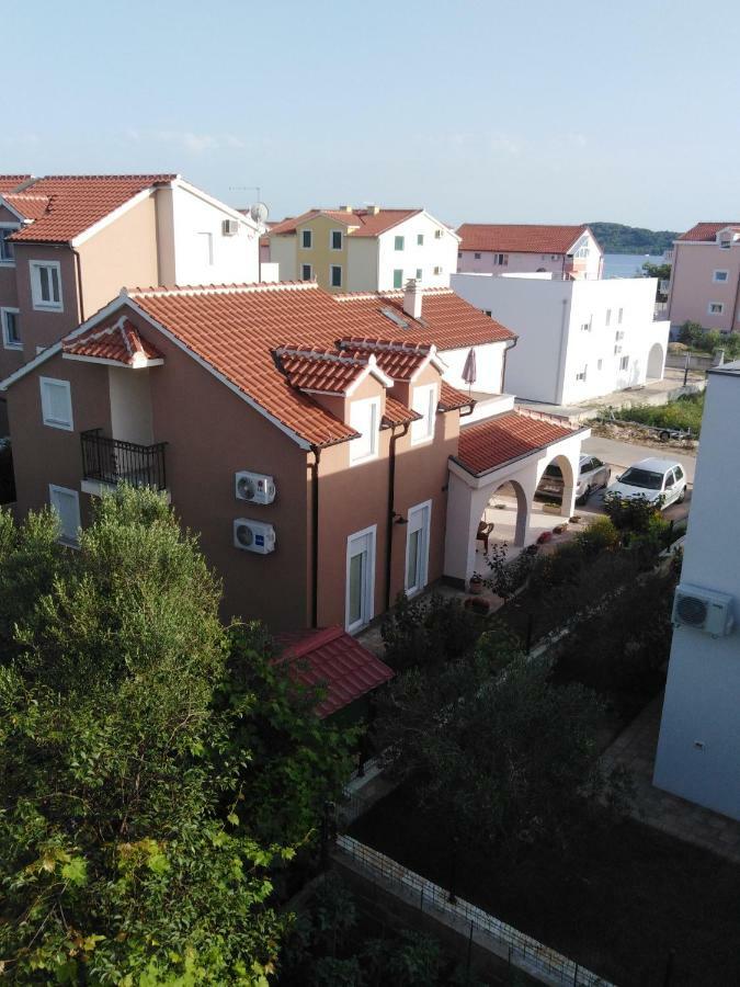 Apartment Ninic Srima Exteriör bild